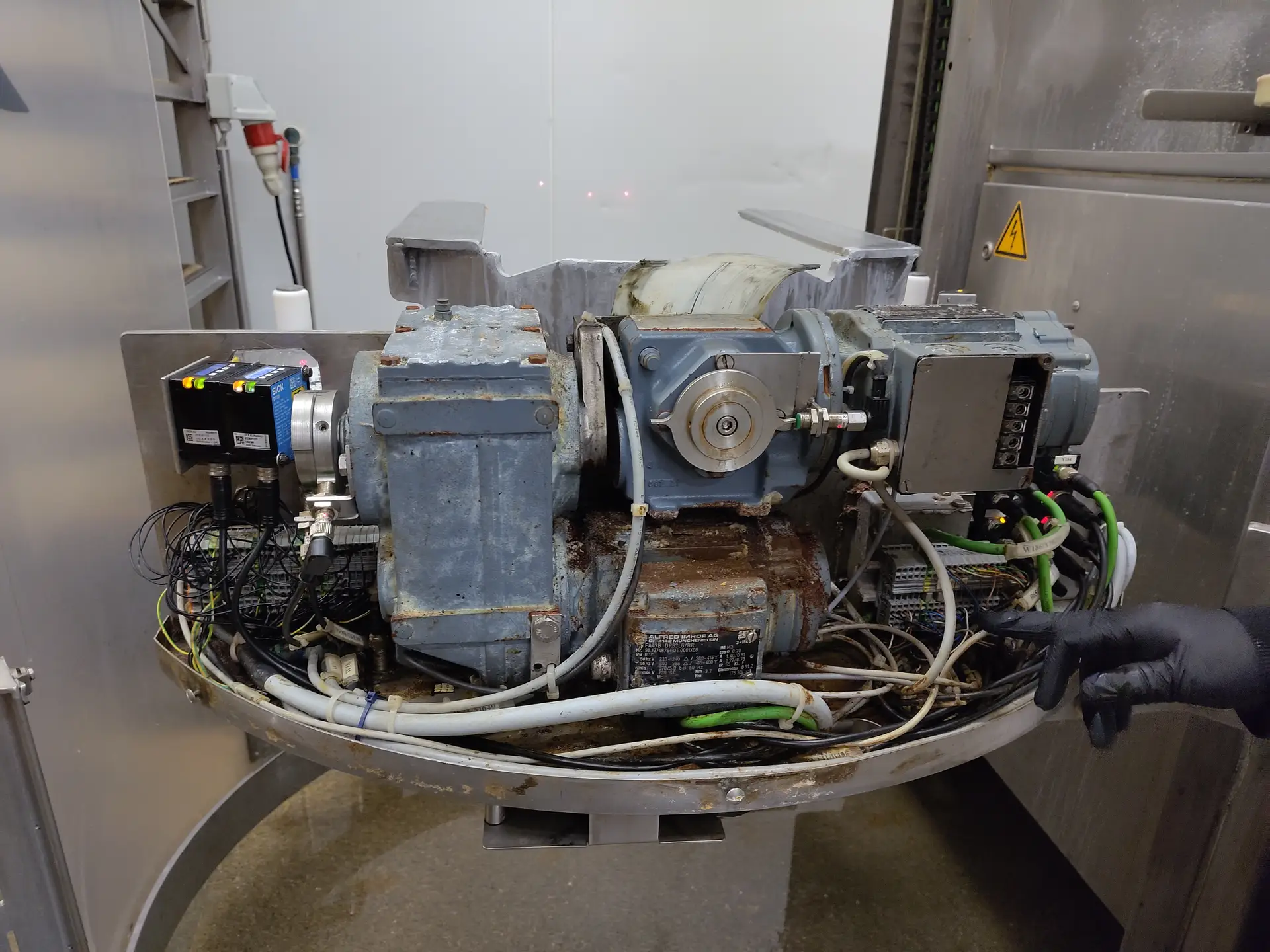 machine renovation makor mivelaz